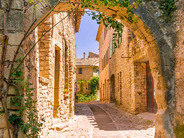 Escale AVIGNON - ARLES - MARTIGUES
