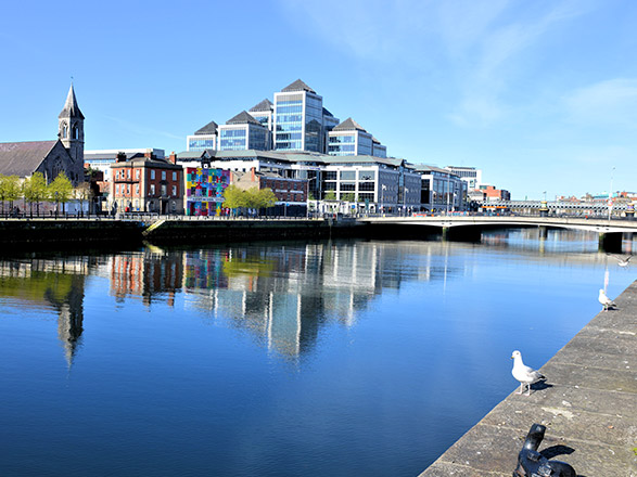 https://static.abcroisiere.com/images/fr/escales/escale,dublin-dublin_zoom,IE,DUB,34875.jpg