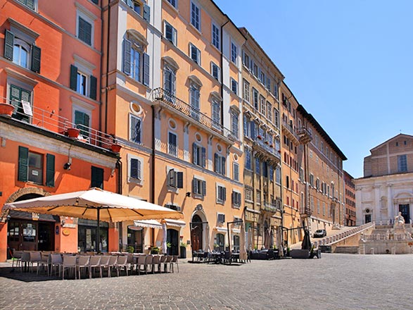 https://static.service-voyages.com/mobile/croisiere/images/fr/escales/escale,ancone-ancone_zoom,IT,AOI,516857.jpg