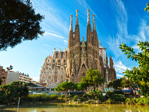 https://static.service-voyages.com/mobile/croisiere/images/fr/escales/escale,barcelone-barcelone_zoom,ES,BCN,516941.jpg