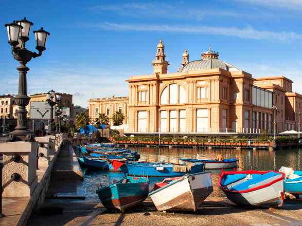 https://static.service-voyages.com/mobile/croisiere/images/fr/escales/escale,bari-bari_zoom,IT,BRI,30444.jpg