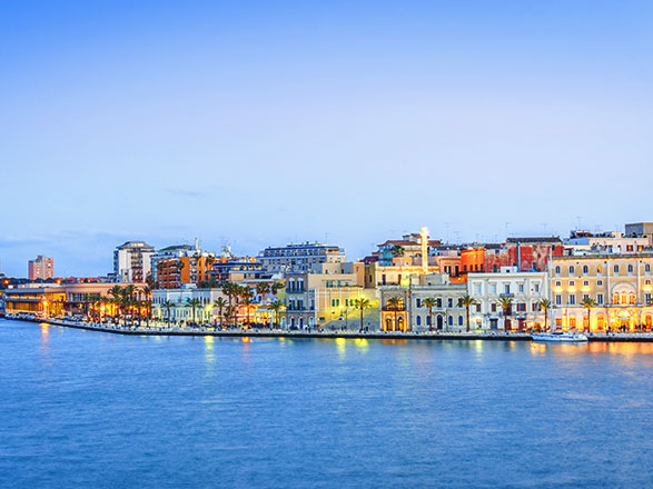 https://static.service-voyages.com/mobile/croisiere/images/fr/escales/escale,brindisi-brindisi_zoom,IT,BDS,38555.jpg