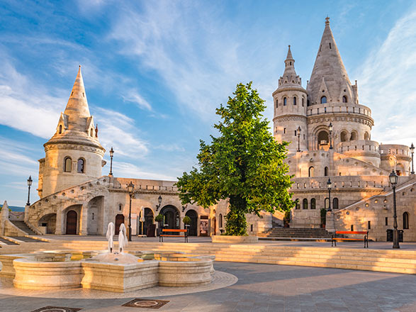 https://static.service-voyages.com/mobile/croisiere/images/fr/escales/escale,budapest-budapest_zoom,HU,BUD,35375.jpg