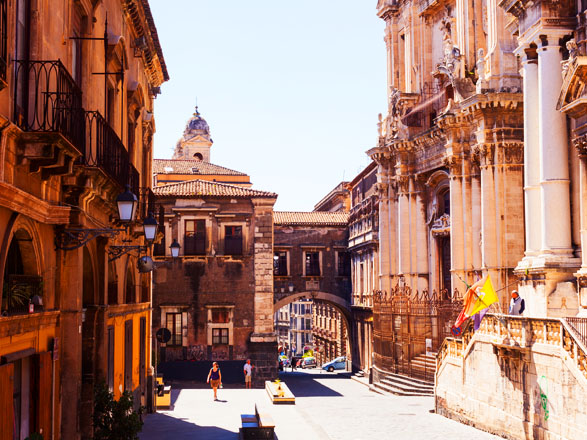 https://static.service-voyages.com/mobile/croisiere/images/fr/escales/escale,catane-catane_zoom,IT,CTA,30629.jpg