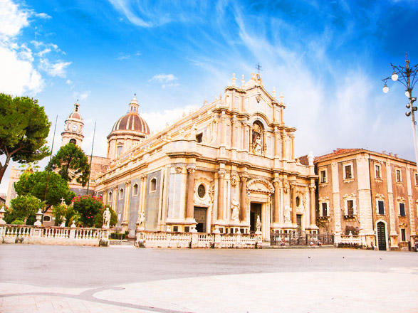 https://static.service-voyages.com/mobile/croisiere/images/fr/escales/escale,catane-catane_zoom,IT,CTA,544550.jpg