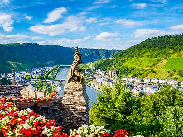 https://static.service-voyages.com/mobile/croisiere/images/fr/escales/escale,cochem-cochem_zoom,DE,COC,36069.jpg