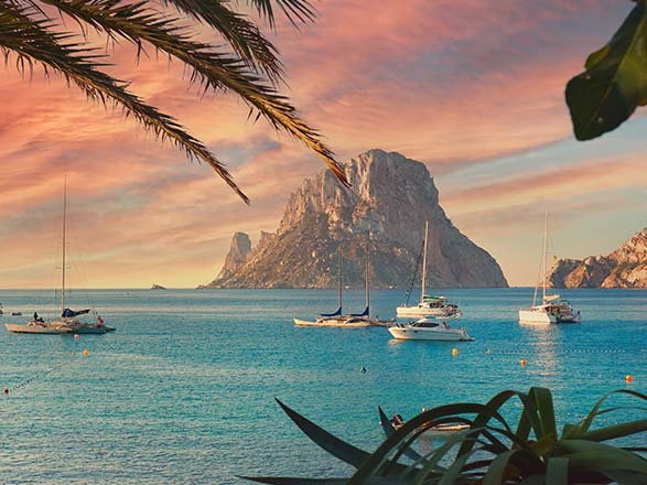 https://static.service-voyages.com/mobile/croisiere/images/fr/escales/escale,ibiza-ibiza_zoom,ES,IBZ,519983.jpg