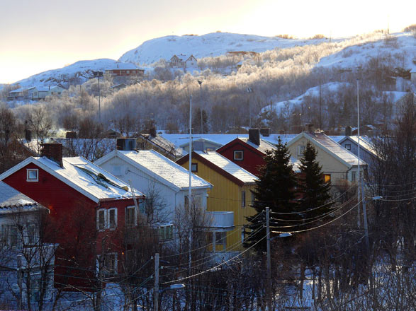 https://static.service-voyages.com/mobile/croisiere/images/fr/escales/escale,kirkenes-kirkenes_zoom,NO,KKN,39053.jpg
