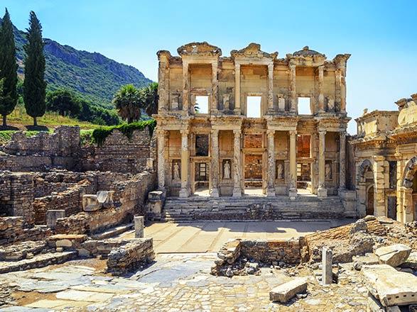 https://static.service-voyages.com/mobile/croisiere/images/fr/escales/escale,kusadasi-kusadasi_zoom,TR,KUS,528045.jpg