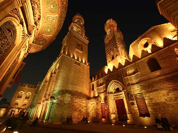 https://static.service-voyages.com/mobile/croisiere/images/fr/escales/escale,le caire-le caire_zoom,EG,CAI,530273.jpg