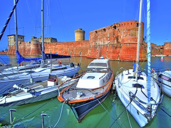 https://static.service-voyages.com/mobile/croisiere/images/fr/escales/escale,livourne-livourne_zoom,IT,LIV,67183.jpg