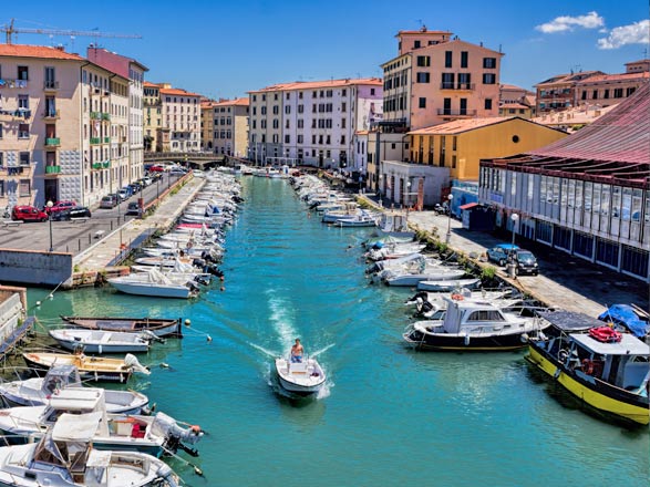 https://static.service-voyages.com/mobile/croisiere/images/fr/escales/escale,livourne-livourne_zoom,IT,LIV,67186.jpg