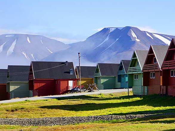 https://static.service-voyages.com/mobile/croisiere/images/fr/escales/escale,longyearbyen-longyearbyen_zoom,SJ,LYR,74167.jpg