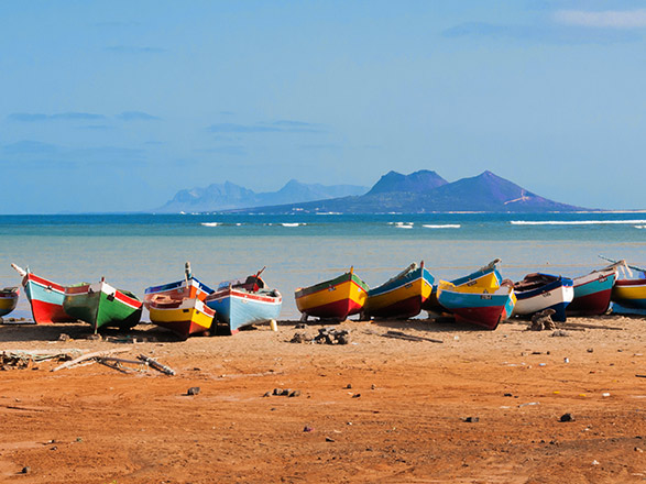 https://static.service-voyages.com/mobile/croisiere/images/fr/escales/escale,mindelo-mindelo_zoom,CV,MIN,35802.jpg