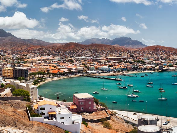 https://static.service-voyages.com/mobile/croisiere/images/fr/escales/escale,mindelo-mindelo_zoom,CV,MIN,35803.jpg
