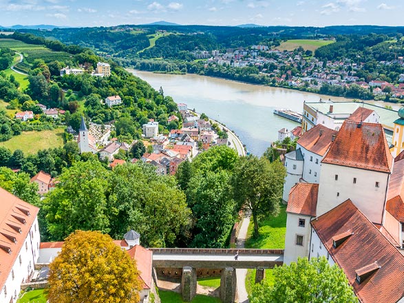 https://static.service-voyages.com/mobile/croisiere/images/fr/escales/escale,passau-passau_zoom,DE,PAS,546473.jpg