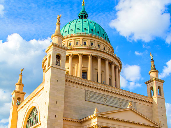 https://static.service-voyages.com/mobile/croisiere/images/fr/escales/escale,potsdam-potsdam_zoom,DE,POT,41396.jpg