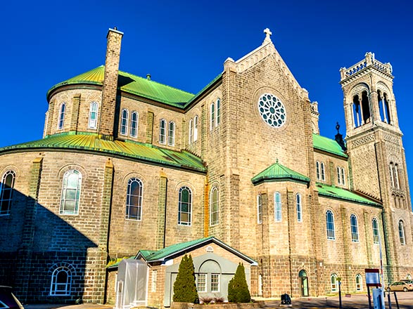 https://static.service-voyages.com/mobile/croisiere/images/fr/escales/escale,québec-québec_zoom,CA,QUE,37131.jpg