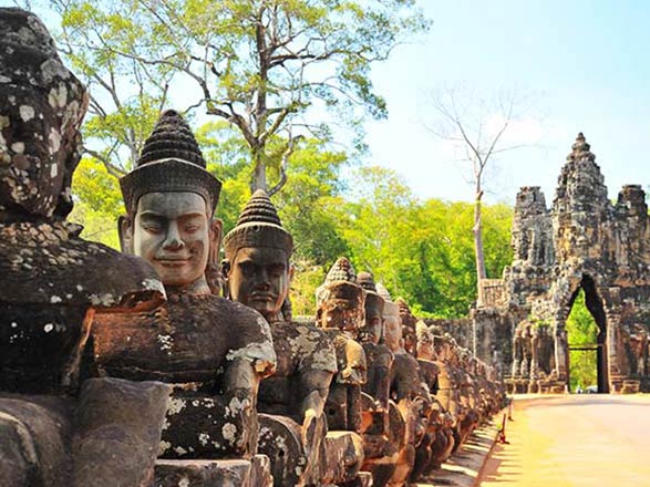 https://static.service-voyages.com/mobile/croisiere/images/fr/escales/escale,siem reap-siem reap_zoom,KH,REP,54273.jpg