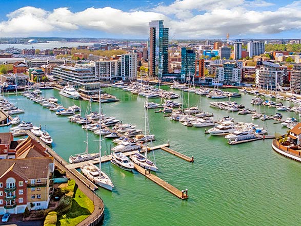 https://static.service-voyages.com/mobile/croisiere/images/fr/escales/escale,southampton-southampton_zoom,GB,SOU,538271.jpg