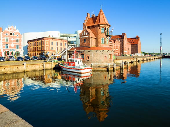 https://static.service-voyages.com/mobile/croisiere/images/fr/escales/escale,stralsund-stralsund_zoom,DE,STL,46051.jpg