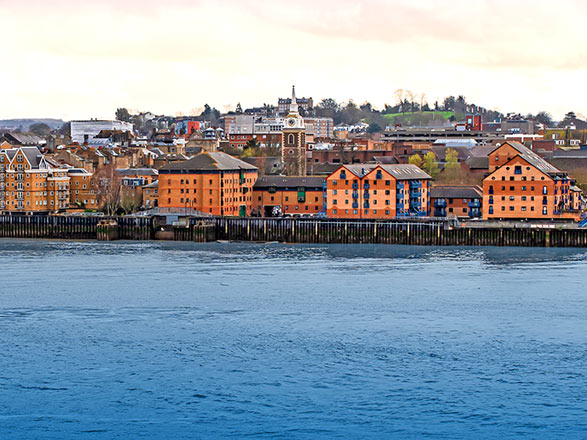 https://static.service-voyages.com/mobile/croisiere/images/fr/escales/escale,tilbury-tilbury_zoom,GB,TIL,538416.jpg