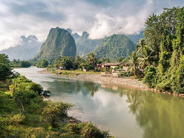https://static.service-voyages.com/mobile/croisiere/images/fr/escales/escale,vientiane-vientiane_zoom,LA,VTE,521808.jpg
