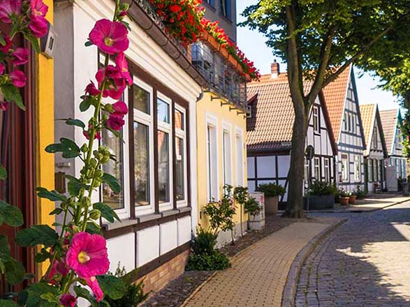 https://static.service-voyages.com/mobile/croisiere/images/fr/escales/escale,warnemünde-warnemünde_zoom,DE,WAR,74386.jpg