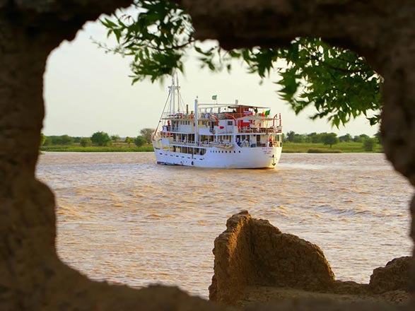 https://static.service-voyages.com/mobile/croisiere/images/fr/navires/navire,bou-el-mogdad_max,1546,540805.jpg