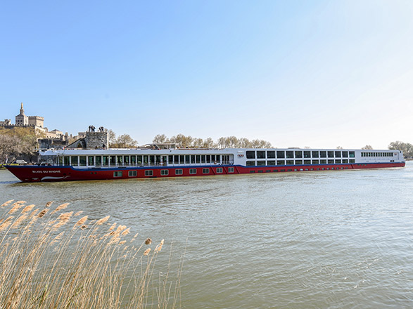 https://static.service-voyages.com/mobile/croisiere/images/fr/navires/navire,ms-bijou-du-rhone_max,1433,74949.jpg