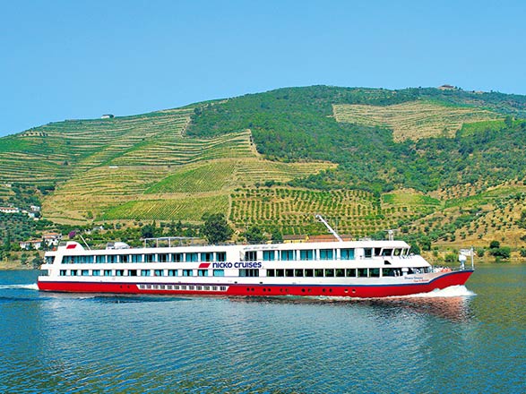 https://static.service-voyages.com/mobile/croisiere/images/fr/navires/navire,ms-douro-queen_max,1498,526616.jpg