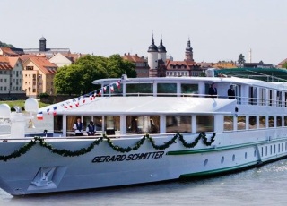 https://static.service-voyages.com/mobile/croisiere/images/fr/navires/navire,ms-gerard-schmitter-(ou-similaire)_max,1258,24594.jpg