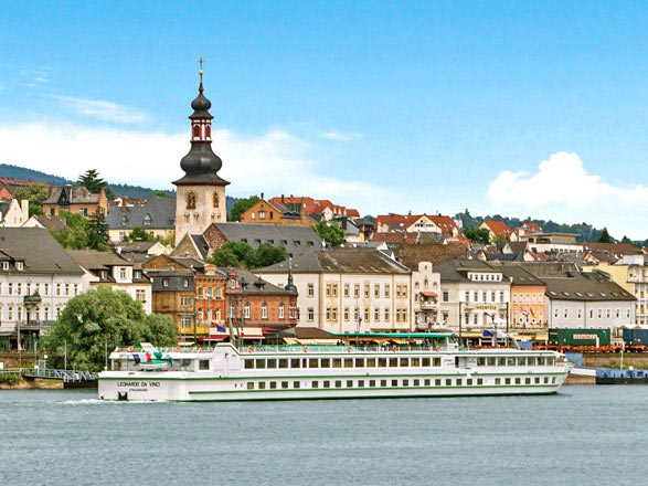 https://static.service-voyages.com/mobile/croisiere/images/fr/navires/navire,ms-leonard-de-vinci-(ou-similaire)_max,1229,33525.jpg