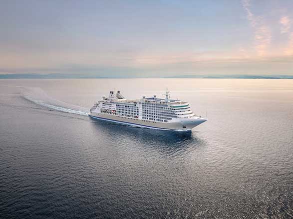 https://static.service-voyages.com/mobile/croisiere/images/fr/navires/navire,silver-dawn_max,1480,522609.jpg